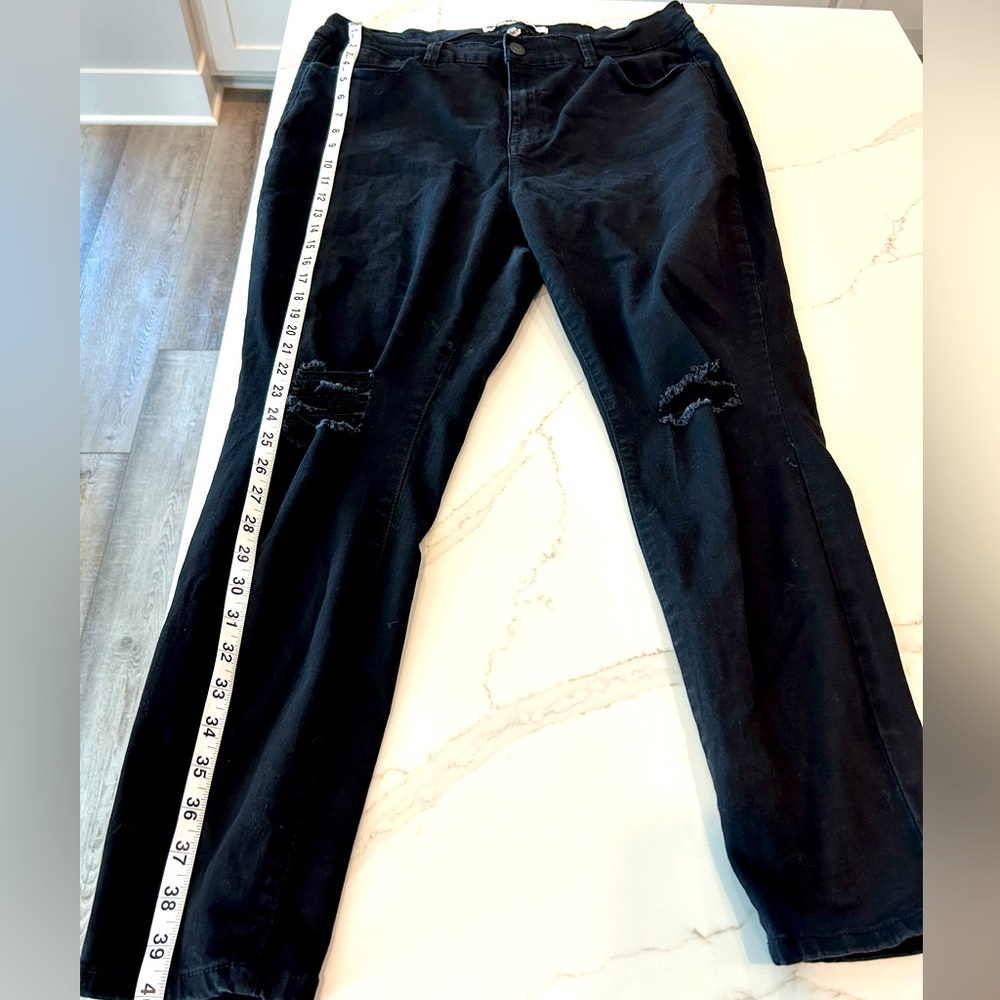 Celebrity Pink Black Distressed Skinny Jeans 🖤